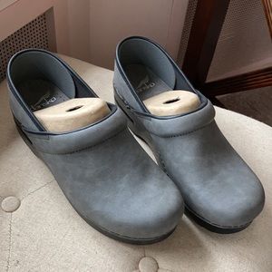 NEVER WORN Dansko - matte grey clog